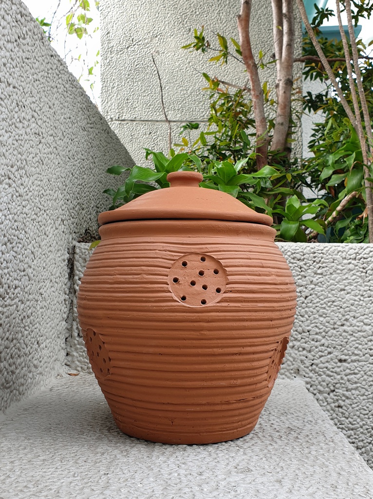 Dyanka-na Compost Pot
